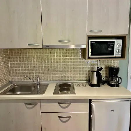 Iris Apartment *