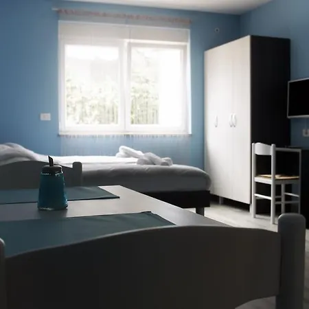 Iris Apartment *