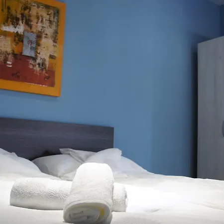 Iris Apartment *