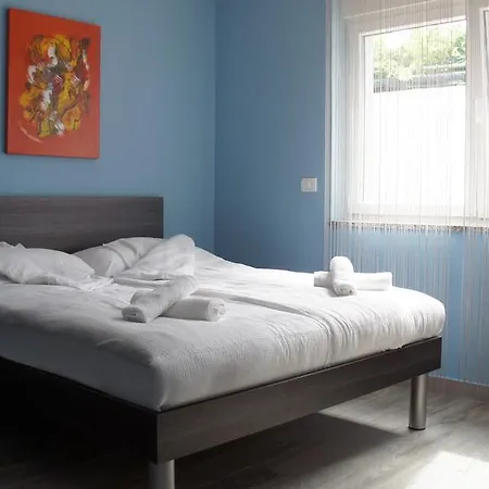 Iris Apartment *